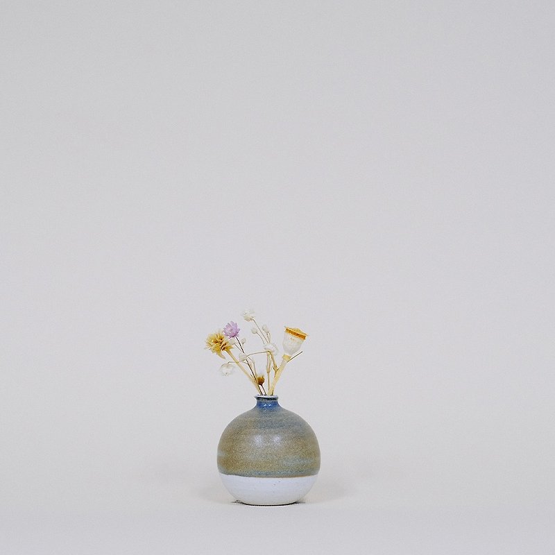 Handmade Ceramic Mini Vase -Forest Green - ตกแต่งต้นไม้ - เครื่องลายคราม สีเขียว