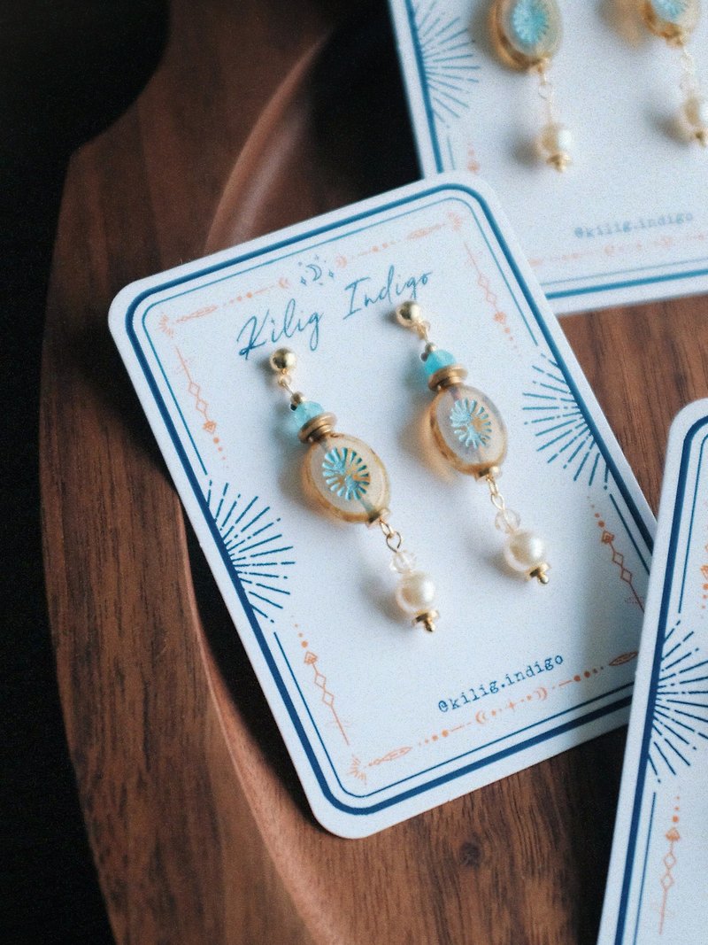 【Blur】 Ambiguous blue original light vintage earrings imported Czech antique pea - Earrings & Clip-ons - Other Materials Blue