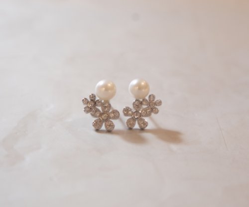 433 STUDIO 925純銀4.5mm 天然淡水珍珠花飛滿天耳環