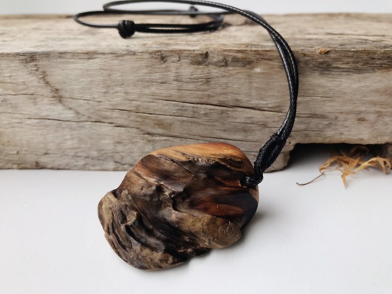 Exclusive cypress log necklace - Necklaces - Wood Multicolor