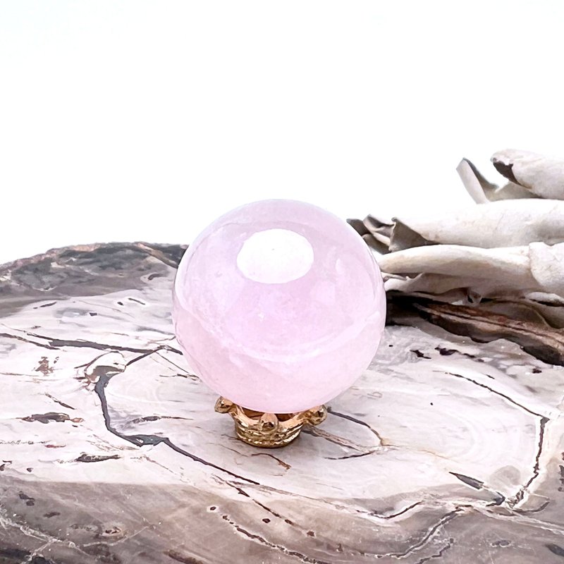 鏡花。水晶球 人緣 桃花 療癒 l 星光粉晶球 有礦坑 福利品 l - 擺飾/家飾品 - 水晶 粉紅色