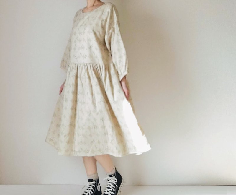 かすみ草のギャザーワンピース　ダブルガーゼ生地　ベージュ - 洋裝/連身裙 - 棉．麻 白色
