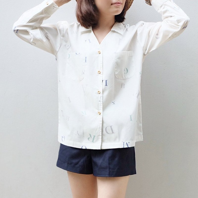 Jolly-V collar shirt : Alphabet Theme - 女上衣/長袖上衣 - 其他材質 白色