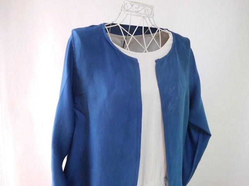 Indigo dye, cotton silk · Because it is thin, you can lightly dress a piece of it · Tailored one - เสื้อผู้หญิง - วัสดุอื่นๆ สีน้ำเงิน