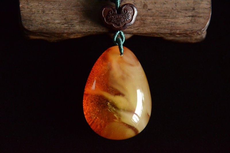 [Mountain Hidden] Amber Natural Amber Natural Organic Gemstone Chinese Traditional Literary Necklace Gift - สร้อยคอ - เครื่องเพชรพลอย สีเหลือง