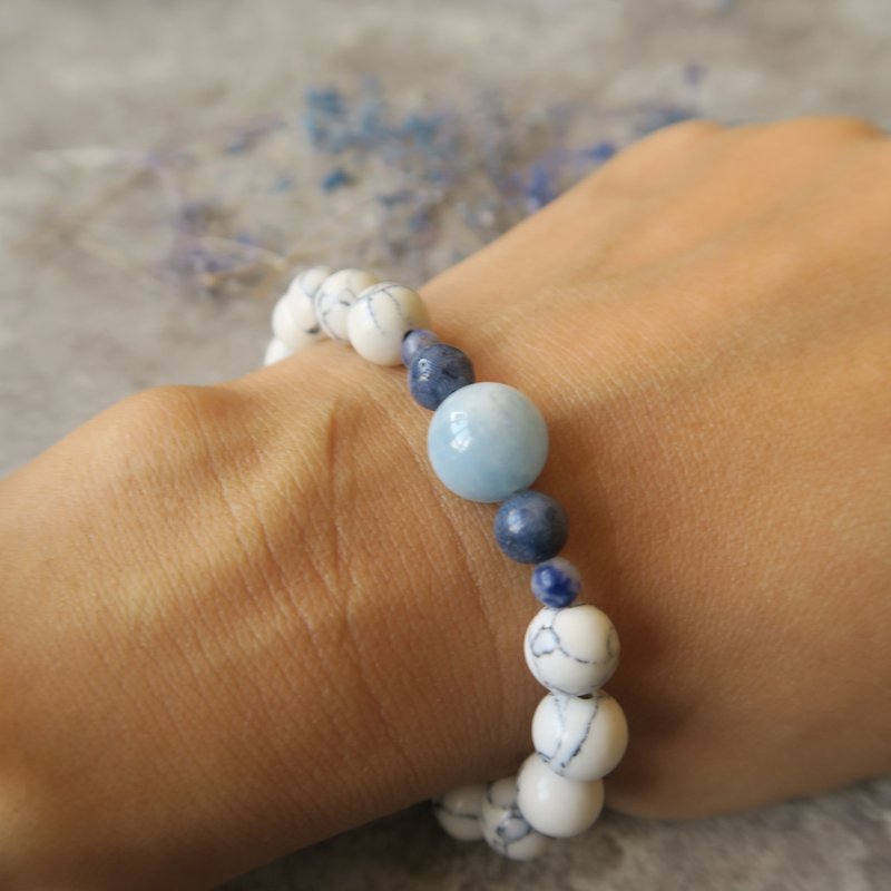 • [spiritual] hands were white coral sea blue sapphire blue turquoise Stone bracelet sparkling blue-veined Stone - สร้อยข้อมือ - เครื่องเพชรพลอย ขาว