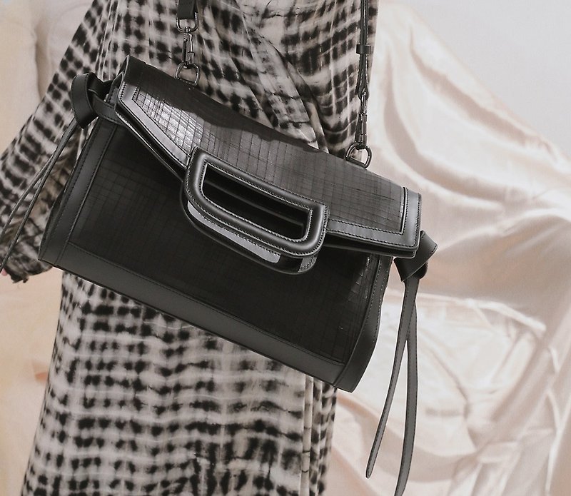 Double-sided strap folding hand-held shoulder leather dual-use bag black - Messenger Bags & Sling Bags - Genuine Leather Black