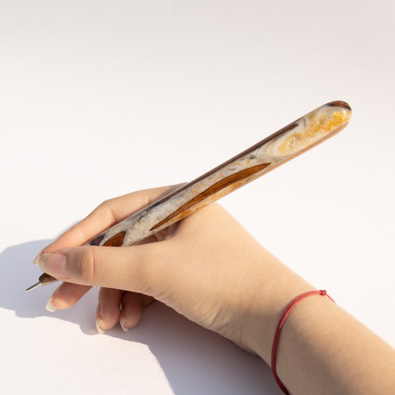 Unique handcrafted long business wood and epoxy resin pen. - ปากกา - ไม้ หลากหลายสี