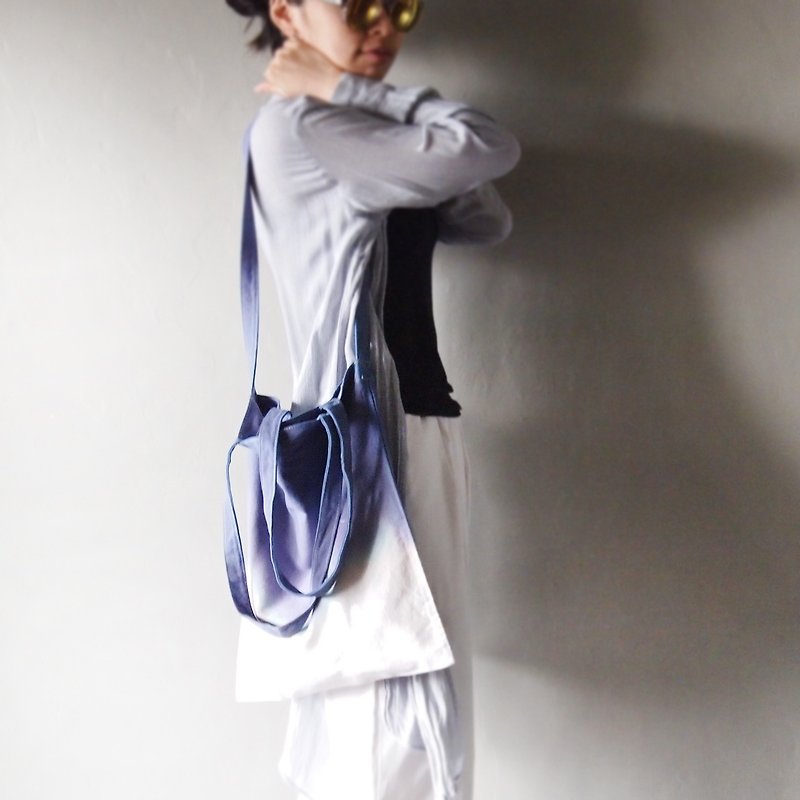 Slogan series purple gradient dyed cotton canvas hand-knit Tote bag - กระเป๋าแมสเซนเจอร์ - ผ้าฝ้าย/ผ้าลินิน สีม่วง