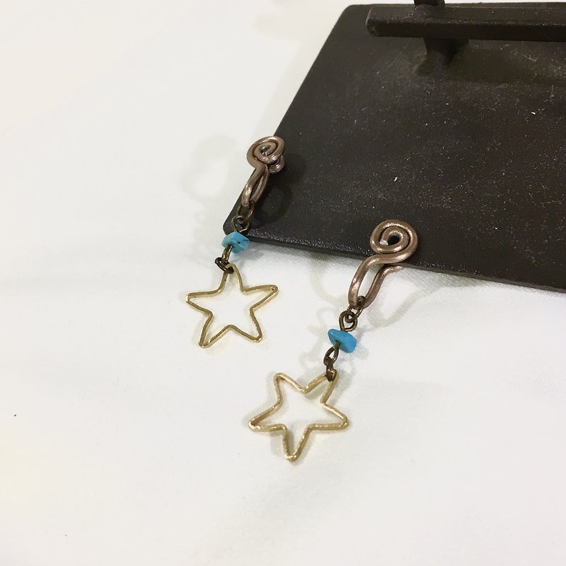 Blue Stone Star Ear Clip Earrings - ต่างหู - โลหะ สีทอง