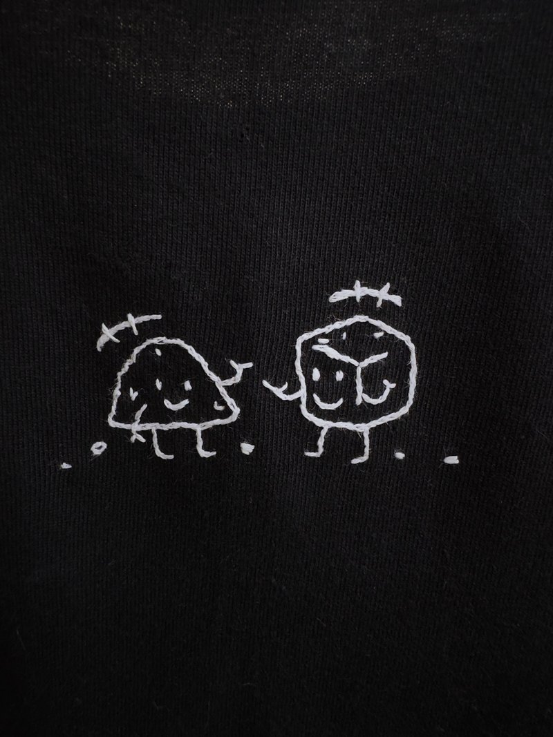 Salt and Sugar T-shirt Hand embroidery logo Unisex Oversized - 帽T/大學T - 棉．麻 黑色