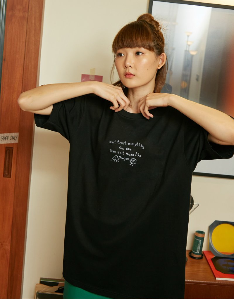 Salt and Sugar T恤 手工刺繡 Logo Unisex Oversize - 中性衛衣/T 恤 - 棉．麻 黑色