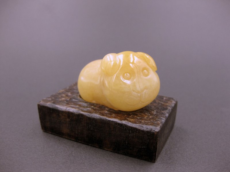 雕件 逗樂動物-呆呆狗 新疆金絲玉 - 擺飾/家飾品 - 玉石 黃色