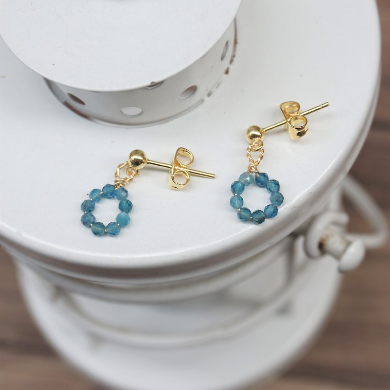 << Apatite Circle Earrings >> Apatite Natural Stone Earrings in Sterling Silver - Ear Clips - ต่างหู - เครื่องเพชรพลอย สีน้ำเงิน