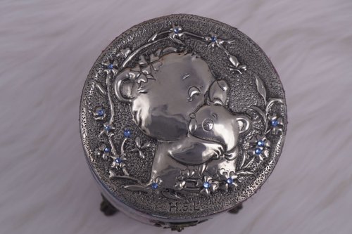 移動的金工教室-輕鬆學錫雕 聖誕特賣錫雕 小熊寶寶蝶谷巴特圓型珠寶盒