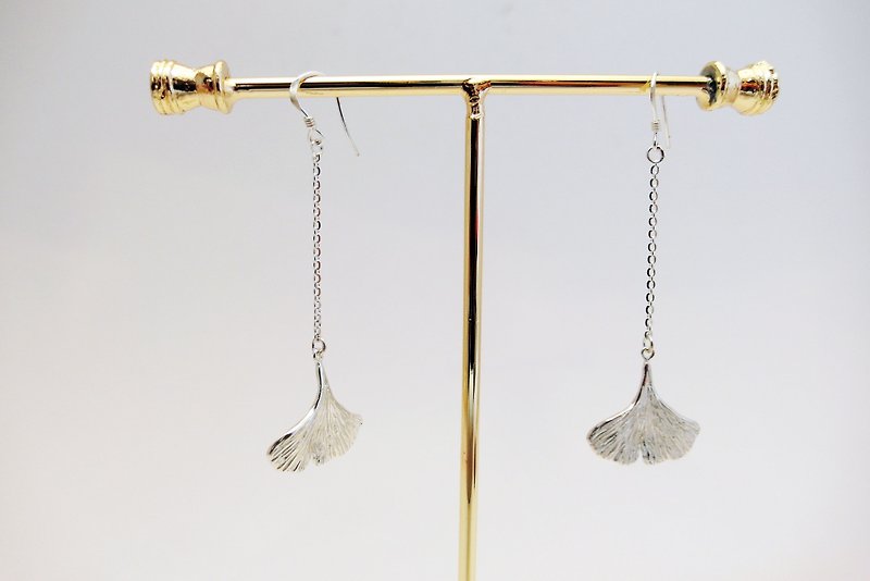 zo.craft big ginkgo hanging earrings / 925 sterling silver - ต่างหู - โลหะ สีเทา