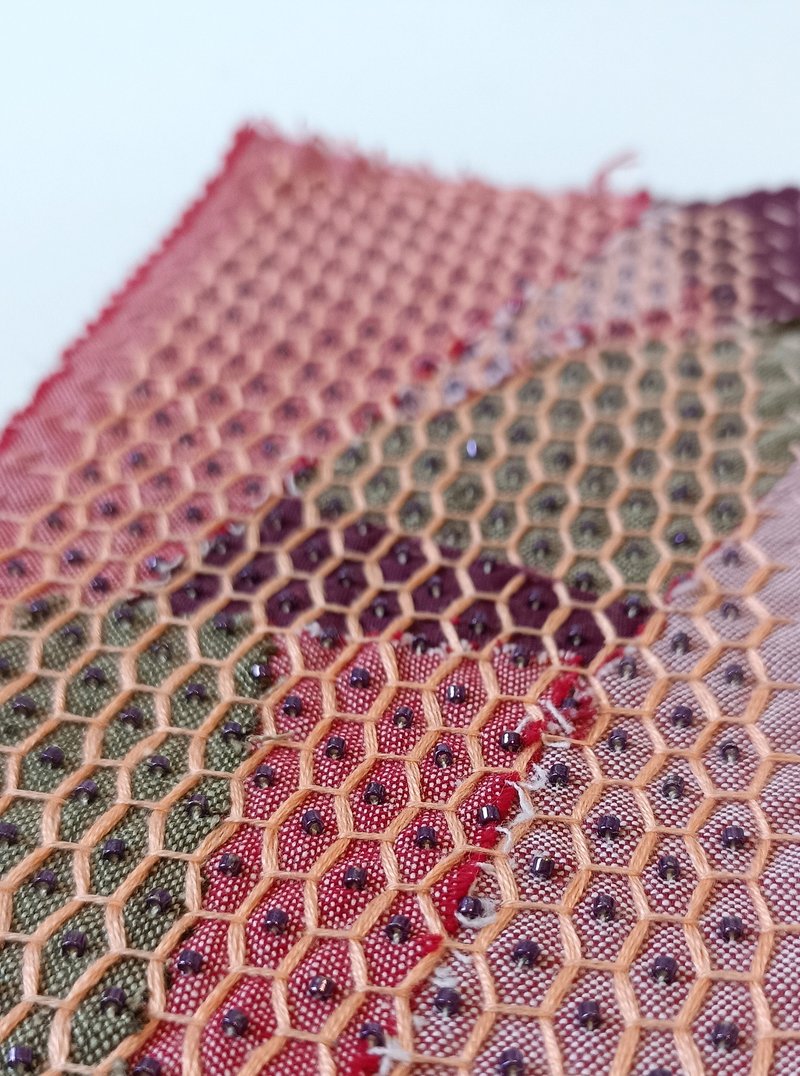 Silk sashiko patchwork with beads. - 編織/刺繡/羊毛氈/縫紉 - 絲．絹 粉紅色