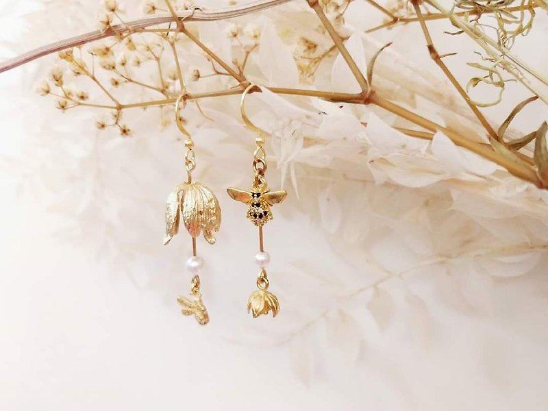 Flowers honey Bronze earrings - ต่างหู - ทองแดงทองเหลือง สีทอง
