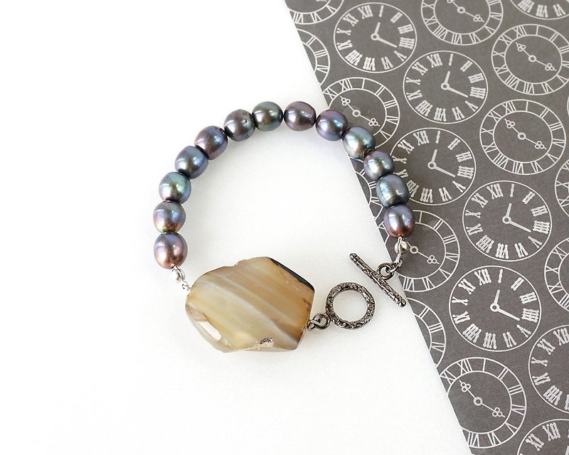 Raw Stone Statement Bracelet with Dark Freshwater Pearls, Bold Agate Jewelry - สร้อยข้อมือ - เครื่องเพชรพลอย 