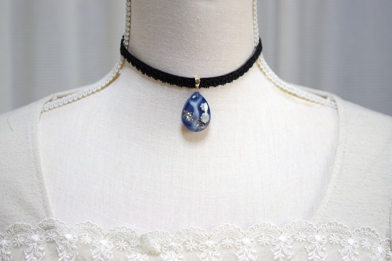 樹脂藝術 方形吊墜・夜色深處 - 項鍊 - 樹脂 藍色