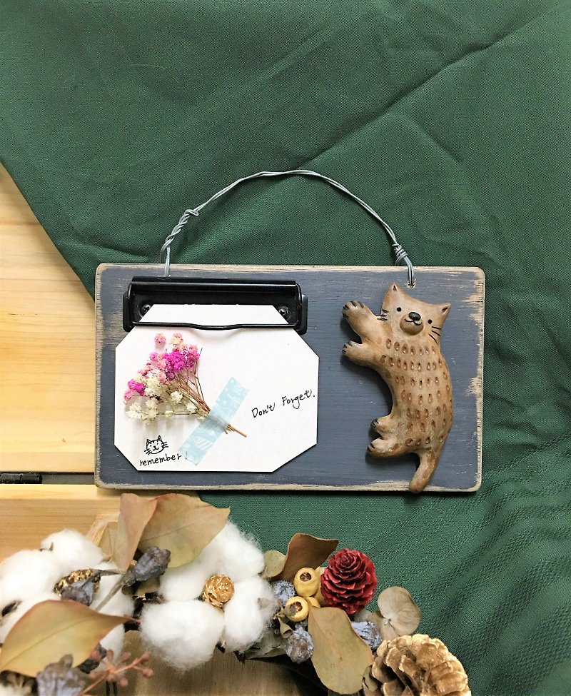 Comet Man Magic - Streak Cat's Memory Wood Clip - Items for Display - Pottery Multicolor