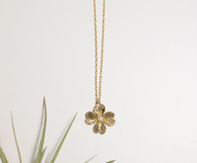 lucky flower necklace