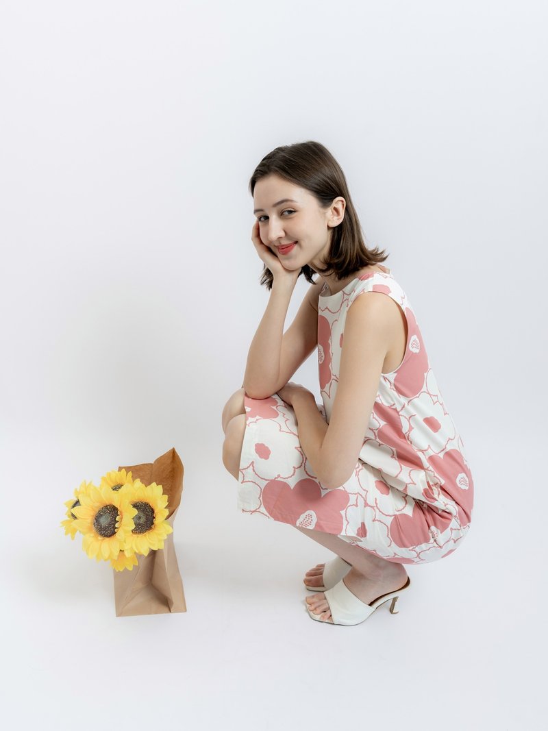BIRUCHU Pink Hana Dress - Sleeveless dress with pink floral print. - 洋裝/連身裙 - 棉．麻 粉紅色