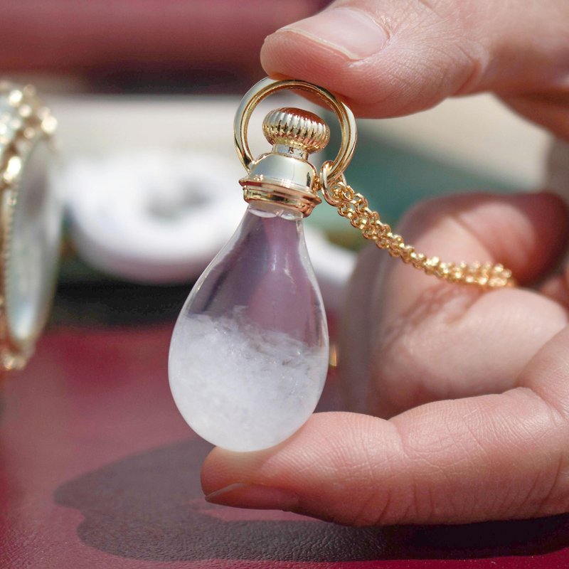 แก้ว สร้อยคอ - Mysterious Storm Glass Necklace, whose decision changes depending on the weather