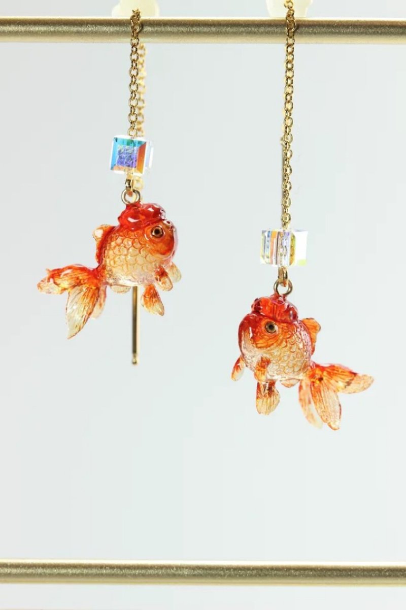 Goldfish Candy Earrings Ear Clip Simulation Handmade Exquisite Gift Original Design - ต่างหู - เรซิน 