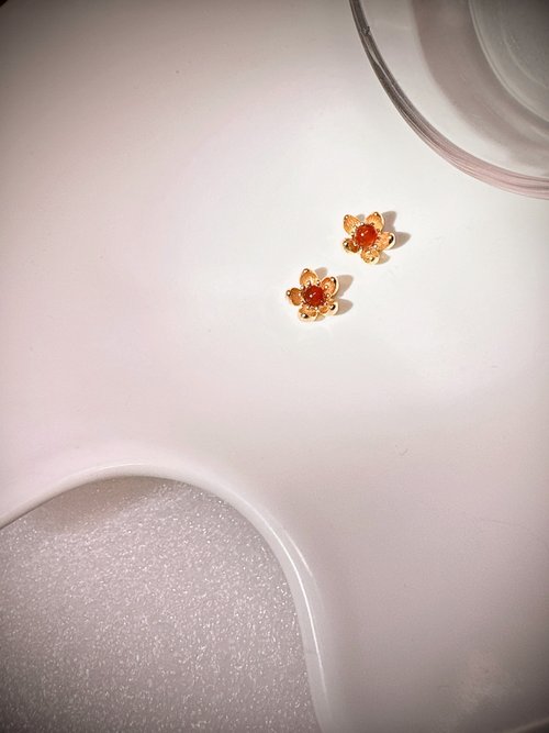 C&W C&W 天然南紅瑪瑙精緻典雅立體雞蛋花氣質耳環耳夾
