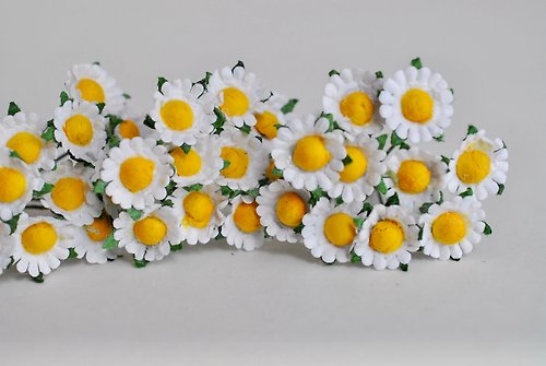 makemefrompaper Paper Flower, 100 pieces DIY small daisy flower size 0.8 cm., white color