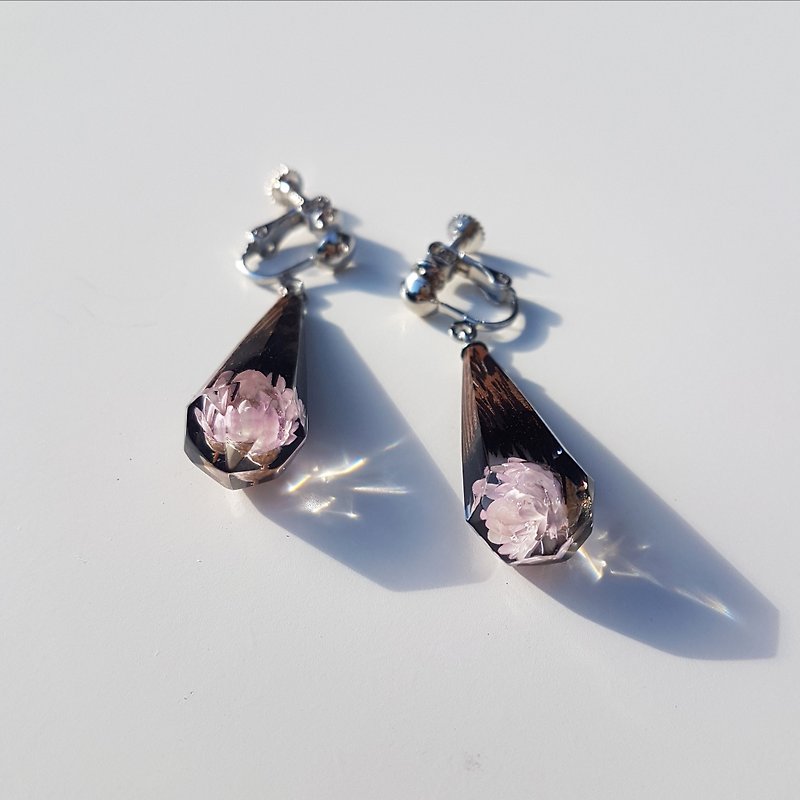 [handmade custom] iron knife wood ice crystal flower earrings - Earrings & Clip-ons - Wood Pink