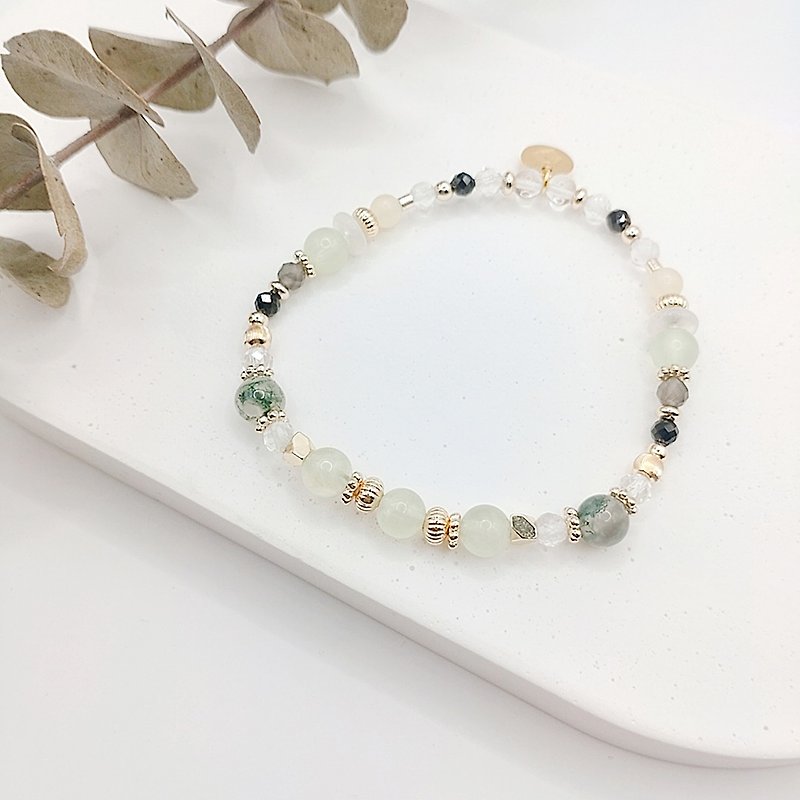 [Xinmiao] grape Stone water grass agate white crystal powder crystal black spinel | crystal bracelet - Bracelets - Crystal Green