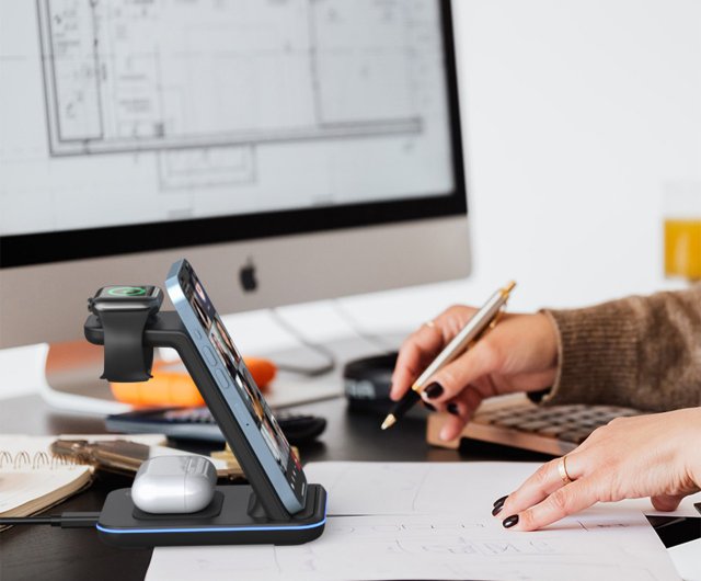 オフィスギフトに欠かせない 3-in-1 ワイヤレス充電スタンド