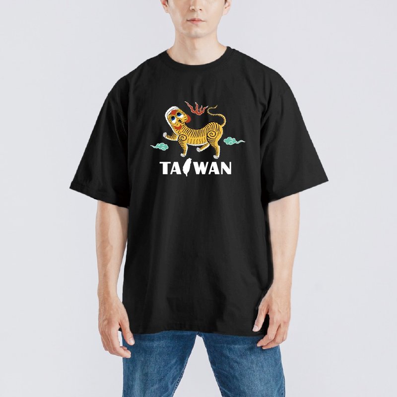 TAIWAN 台灣 黃虎旗 文字T 黑T 惡搞 衣服 T恤 團服 童裝 短袖 黑 - 男 T 恤 - 棉．麻 多色
