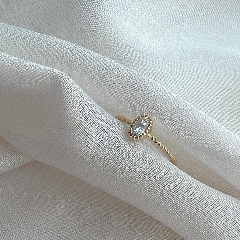 拈翠-經典不敗款-9K金30分橢圓型莫桑鑽戒 - 戒指 - 鑽石 金色
