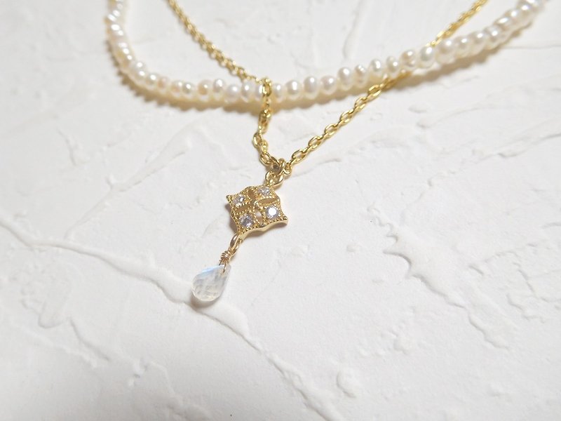 Small carved pearl diamond pendant Moonstone double dual short chain - สร้อยคอ - วัสดุอื่นๆ สีกากี