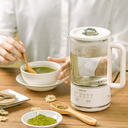 青白い伝統的な香合セット