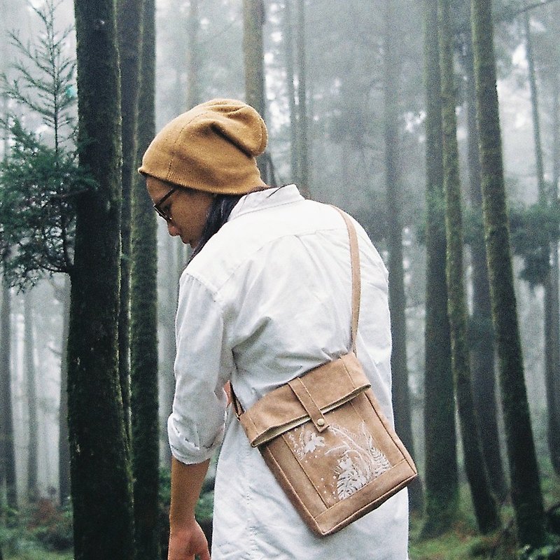 Traveling shiba Inu shoulder bag / jungle - กระเป๋าแมสเซนเจอร์ - ผ้าฝ้าย/ผ้าลินิน สีกากี