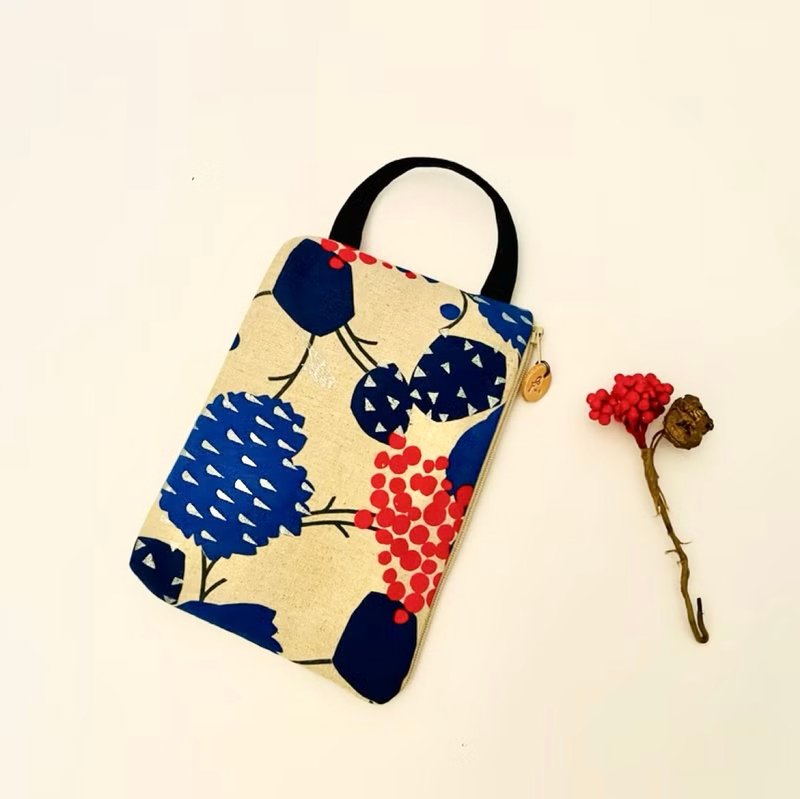 Ancient handheld storage bag. Inside pocket. 2 colors. It's easy to store cell phones and cotton pads. Japanese design cloth - กระเป๋าเครื่องสำอาง - ผ้าฝ้าย/ผ้าลินิน สีกากี