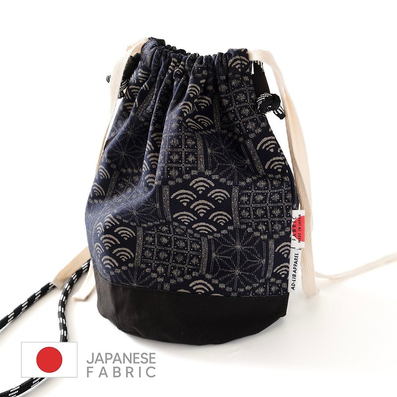 【ad-lib】Japanese Traditional Pattern Drawstrings Bag (YB474) - กระเป๋าแมสเซนเจอร์ - ผ้าฝ้าย/ผ้าลินิน สีดำ