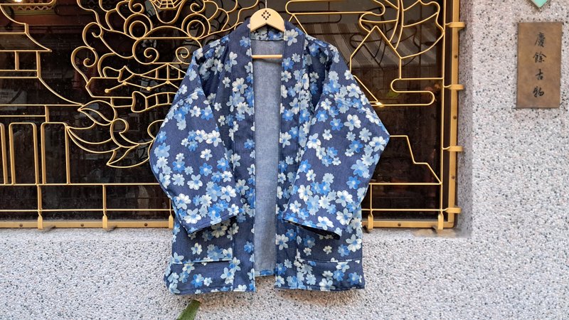 AMIN'S SHINY WORLD Handmade Denim Unsaturated Full Print KIMONO - เสื้อฮู้ด - ผ้าฝ้าย/ผ้าลินิน สีน้ำเงิน