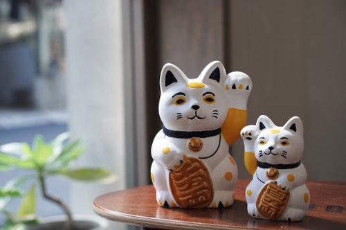 開運絵画　❀金運招財招き猫❀手が常に動く Amazon.co.jp: 電動 招き猫 手が動く YRO 座布団 まねき猫