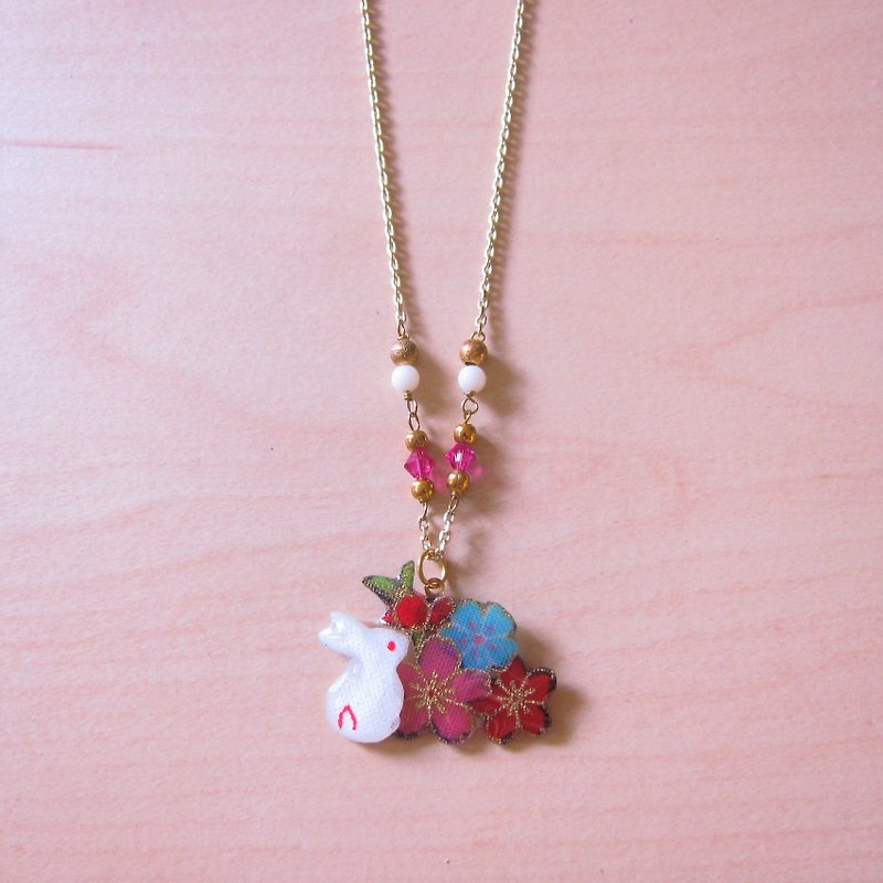 Purple gold rabbit // 2nd use ornaments/ cloth ornaments/ small white rabbit in the bushes handmade necklace - สร้อยติดคอ - ผ้าฝ้าย/ผ้าลินิน 