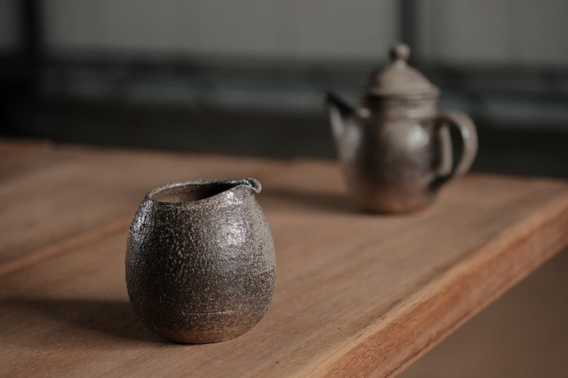 Sauce pot l Wood-fired ceramic small teapot - Teapots & Teacups - Pottery Brown