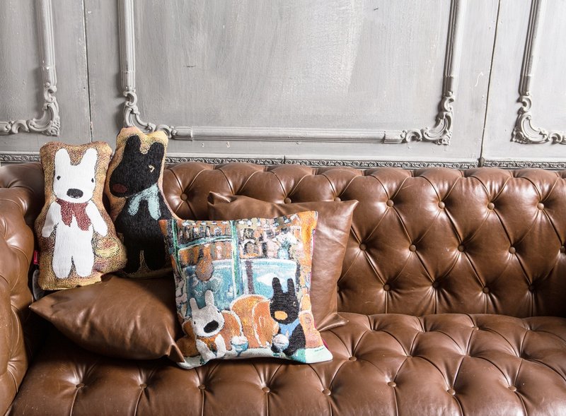 "Lisa and Caspian" Coblein embroidery modeling pillow - Caspian - หมอน - ผ้าฝ้าย/ผ้าลินิน สีดำ