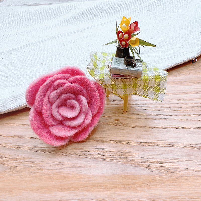 【Wool felt handmade roses】 - เย็บปัก/ถักทอ/ใยขนแกะ - ขนแกะ 