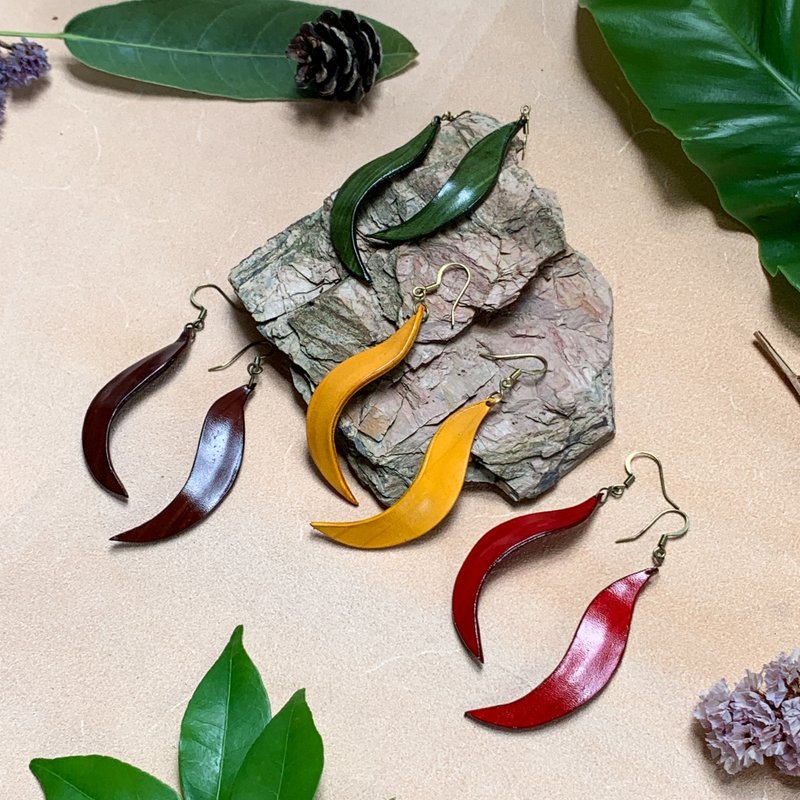 Flying Leaf Earrings / Leather Hand craft / Design by nature. lightweight - 耳環/耳夾/耳骨夾 - 真皮 多色