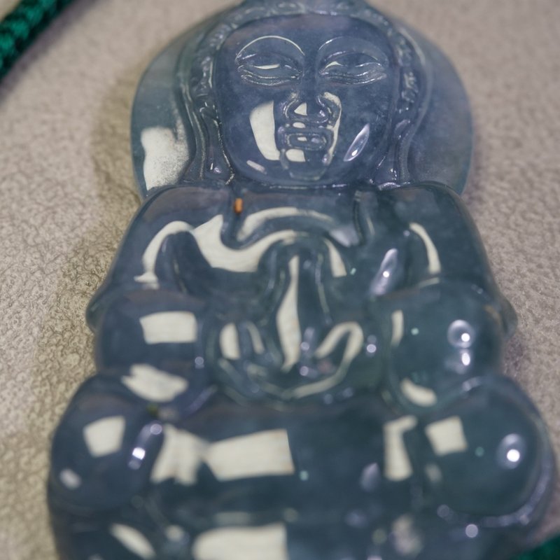 Genuine Guanyin Jade Pendant in Ocean Blue Jadeite - สร้อยคอ - หยก 