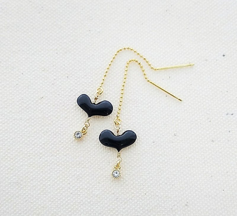 plump heart & bijou pierced earrings or clip-on earrings black - ต่างหู - เรซิน สีดำ